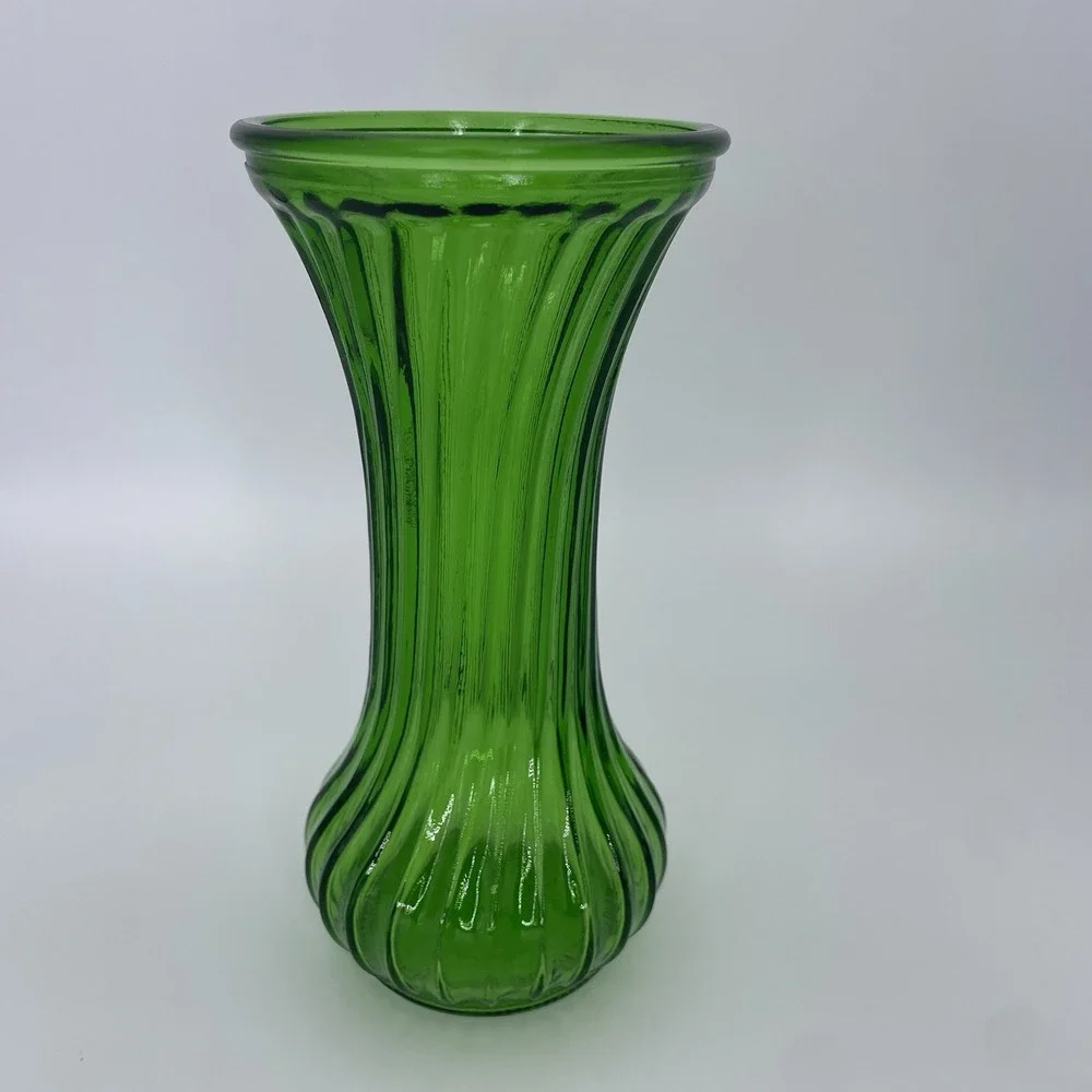 Vintage Emerald Green Hoosier Glass Swirl Vase 7.5